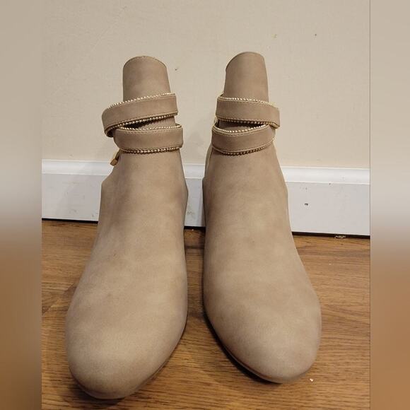 Jennifer Lopez High Heel Ankle Boots - Picture 2 of 7